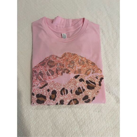 Bella Canvas Tops - Bella Canvas pink leopard lip tee t-shirt large